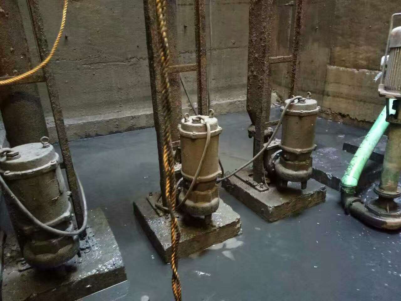 广平污水池清理