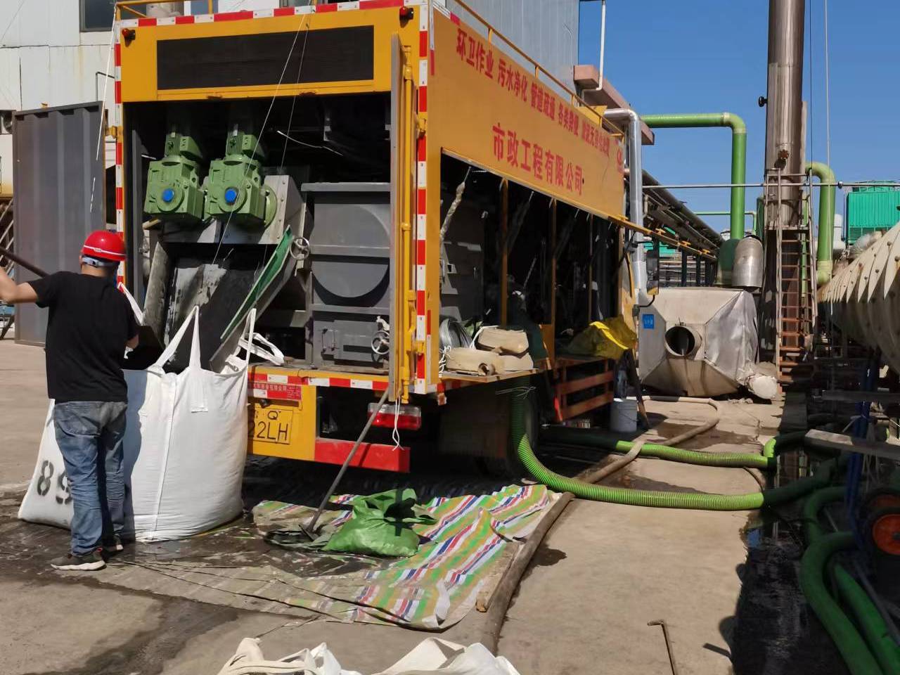 广平淤泥压干处理